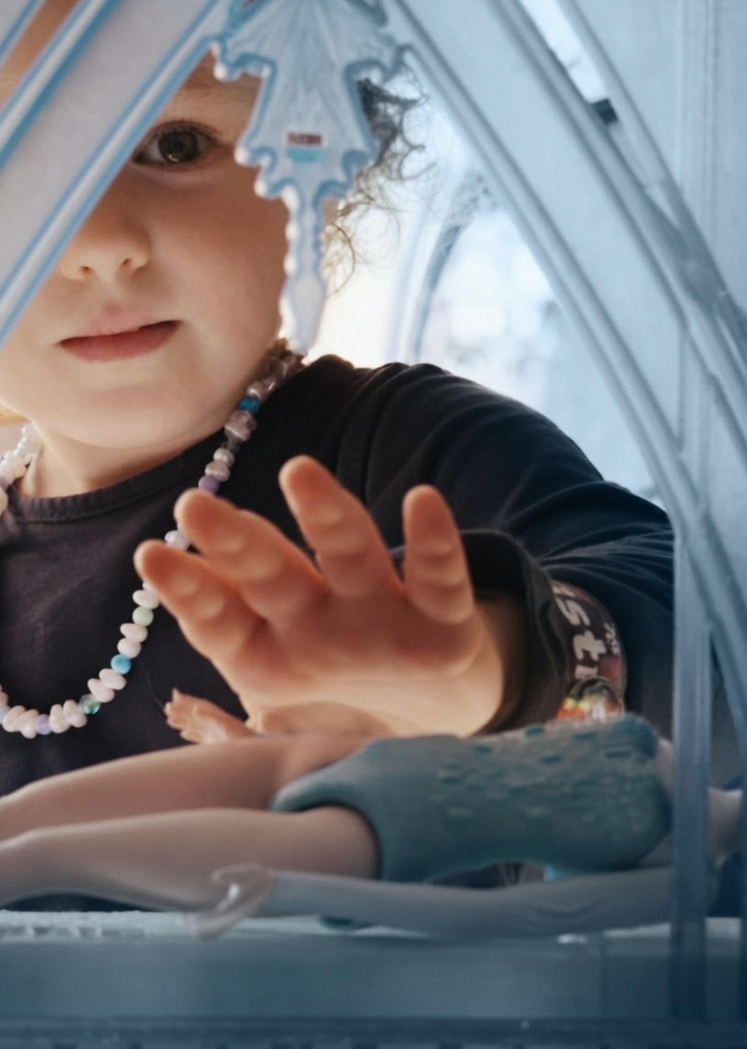 Chi Sono — Fotogramma e Poster Ufficiale del film di Marina Morozova